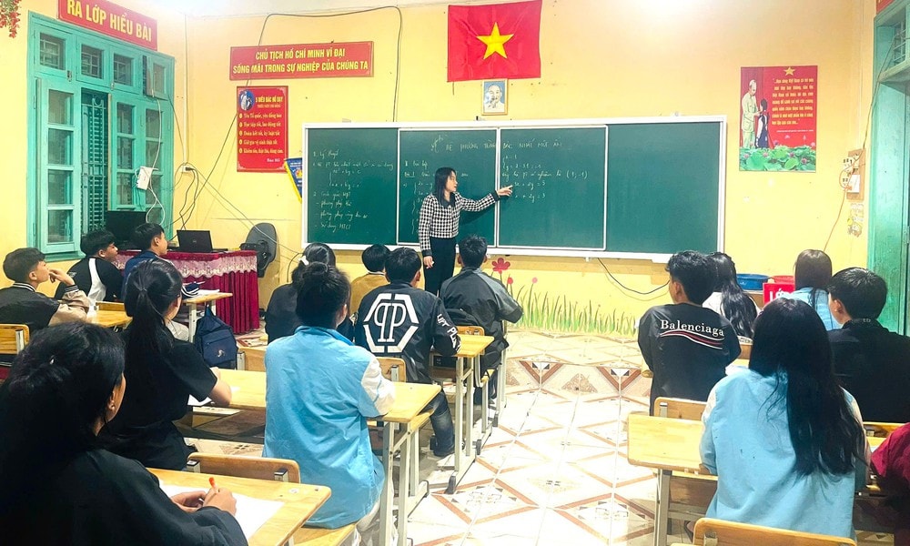 Từ cổng trường vùng cao, cô giáo trẻ ngăn những cuộc hôn nhân sớm- Ảnh 2.