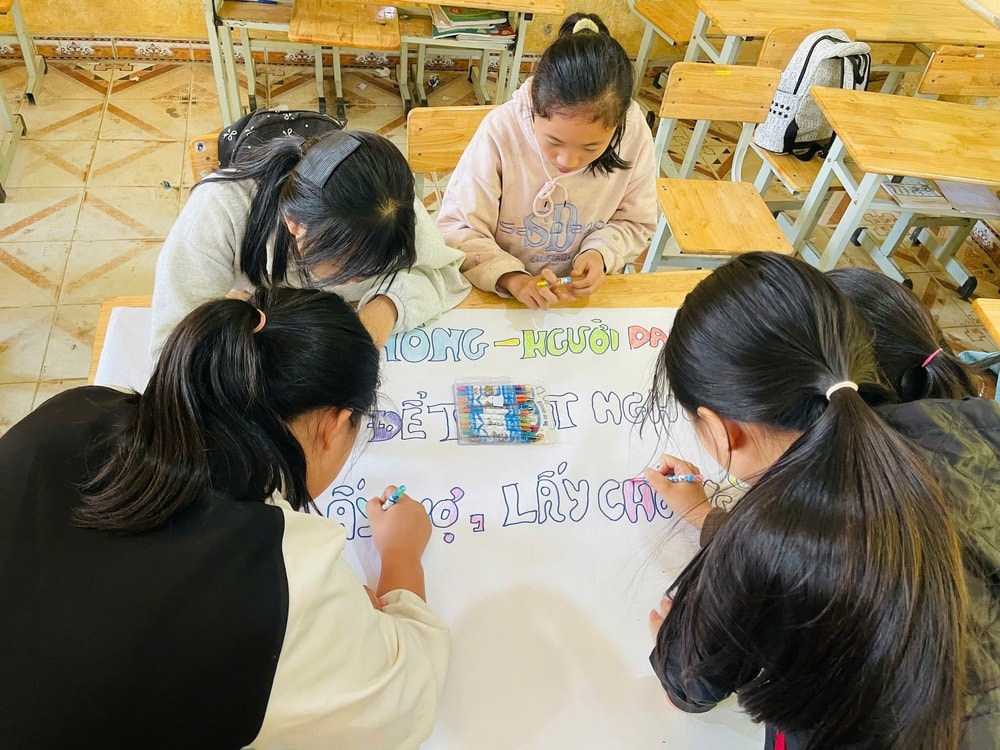 Từ cổng trường vùng cao, cô giáo trẻ ngăn những cuộc hôn nhân sớm- Ảnh 12.