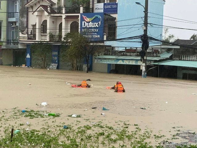 Hàng loạt trạm quan trắc ghi nhận mức lũ lịch sử ở miền Trung, cách gì ứng phó?- Ảnh 2.