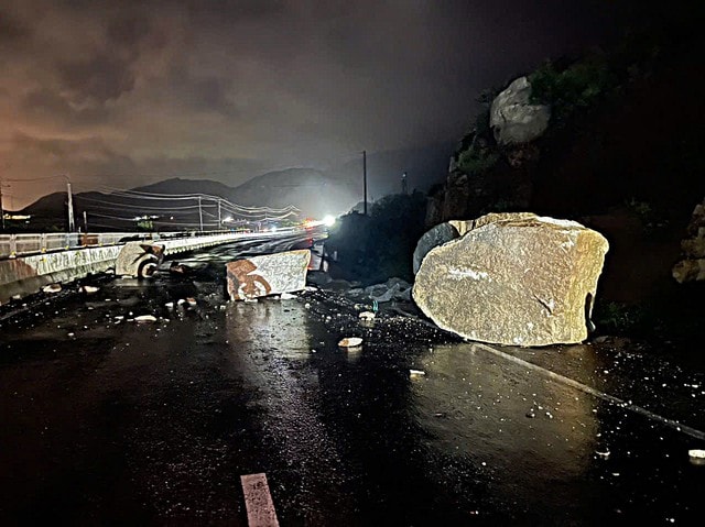 Tình hình sạt lở khu vực miền Trung, Tây Nguyên hiện ra sao?- Ảnh 2. Tình hình sạt lở khu vực miền Trung, Tây Nguyên hiện ra sao?- Ảnh 2.