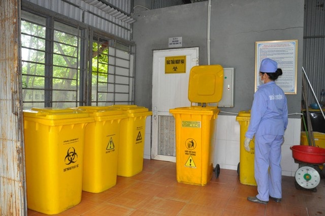 Quảng Ninh tăng cường quản lý chất thải y tế, đảm bảo an toàn môi trường và sức khỏe cộng đồng- Ảnh 2. Quảng Ninh tăng cường quản lý chất thải y tế, đảm bảo an toàn môi trường và sức khỏe cộng đồng- Ảnh 2.