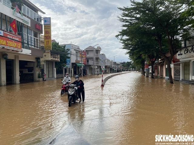Cát phủ dày trên đường ven biển Mũi Dinh - Cà Ná sau mưa lớn kéo dài- Ảnh 6.