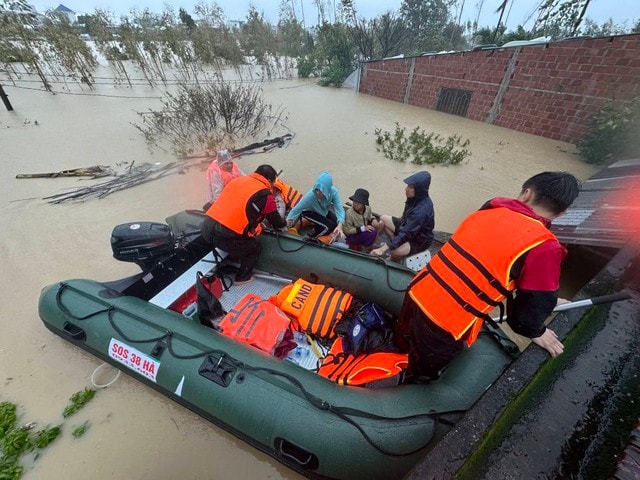 Mưa lũ miền Trung khiến 41 người chết, hơn 50 nghìn ngôi nhà chìm trong nước- Ảnh 2.