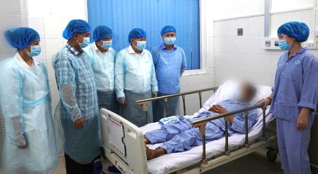 Lãnh đạo TP Cần Thơ thăm 2 bệnh nhân ghép thận từ người hiến chết não- Ảnh 2.