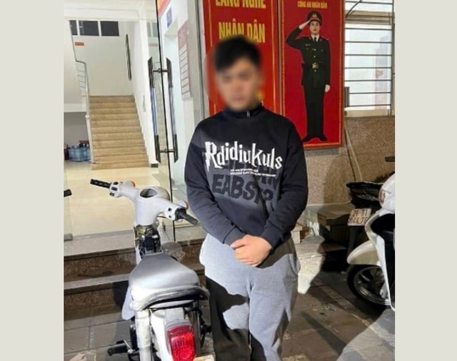 Hà Nội: Xử lý thiếu niên bốc đầu xe giữa đêm trên phố Đại La- Ảnh 1. Hà Nội: Xử lý thiếu niên bốc đầu xe giữa đêm trên phố Đại La- Ảnh 1.