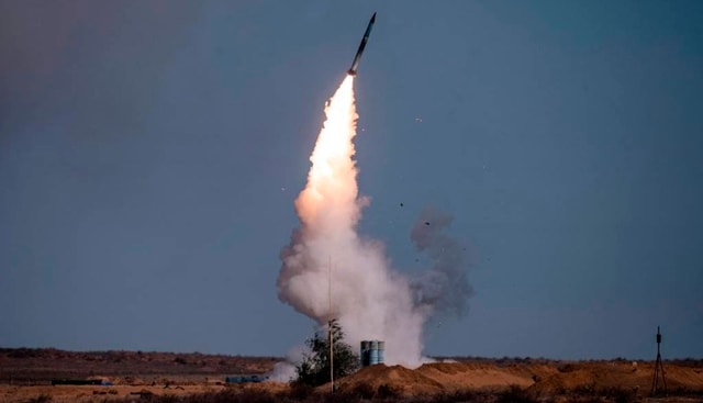 S-400 Nga tung 'cú đấm thép' chặn đứng loạt tên lửa ATACMS Mỹ- Ảnh 1.