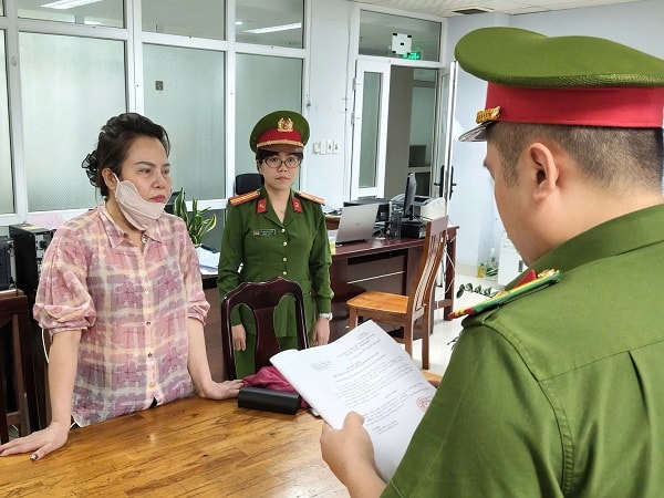 Nữ doanh nhân ở Đà Nẵng mất hàng trăm triệu vì tin lời 'Cô đồng' giúp làm ăn thuận lợi- Ảnh 2. Nữ doanh nhân ở Đà Nẵng mất hàng trăm triệu vì tin lời 'Cô đồng' giúp làm ăn thuận lợi- Ảnh 2.