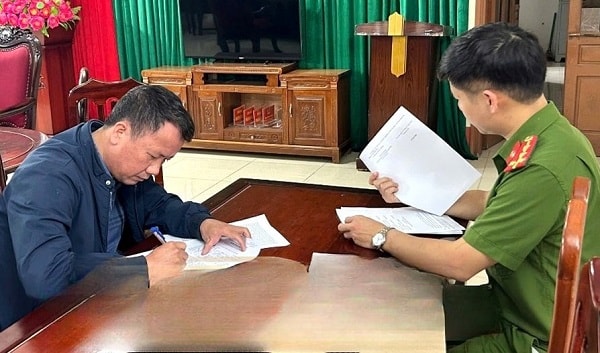 Khởi tố cựu cán bộ địa chính Ninh Bình tội nhận hối lộ hơn 27 triệu đồng- Ảnh 1. Khởi tố cựu cán bộ địa chính Ninh Bình tội nhận hối lộ hơn 27 triệu đồng- Ảnh 1.