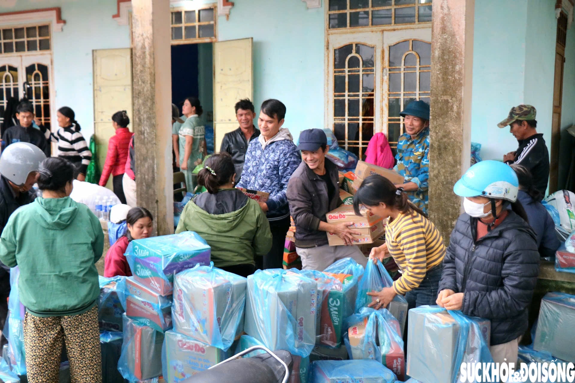 Người dân Huế gửi nhu yếu phẩm vào tâm lũ Đắk Lắk dù vừa trải qua 4 đợt lũ- Ảnh 3.