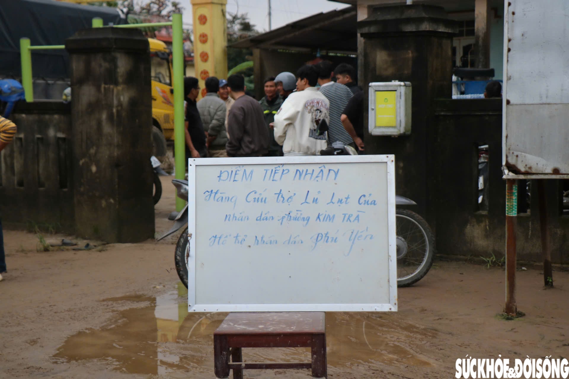 Người dân Huế gửi nhu yếu phẩm vào tâm lũ Đắk Lắk dù vừa trải qua 4 đợt lũ- Ảnh 2.