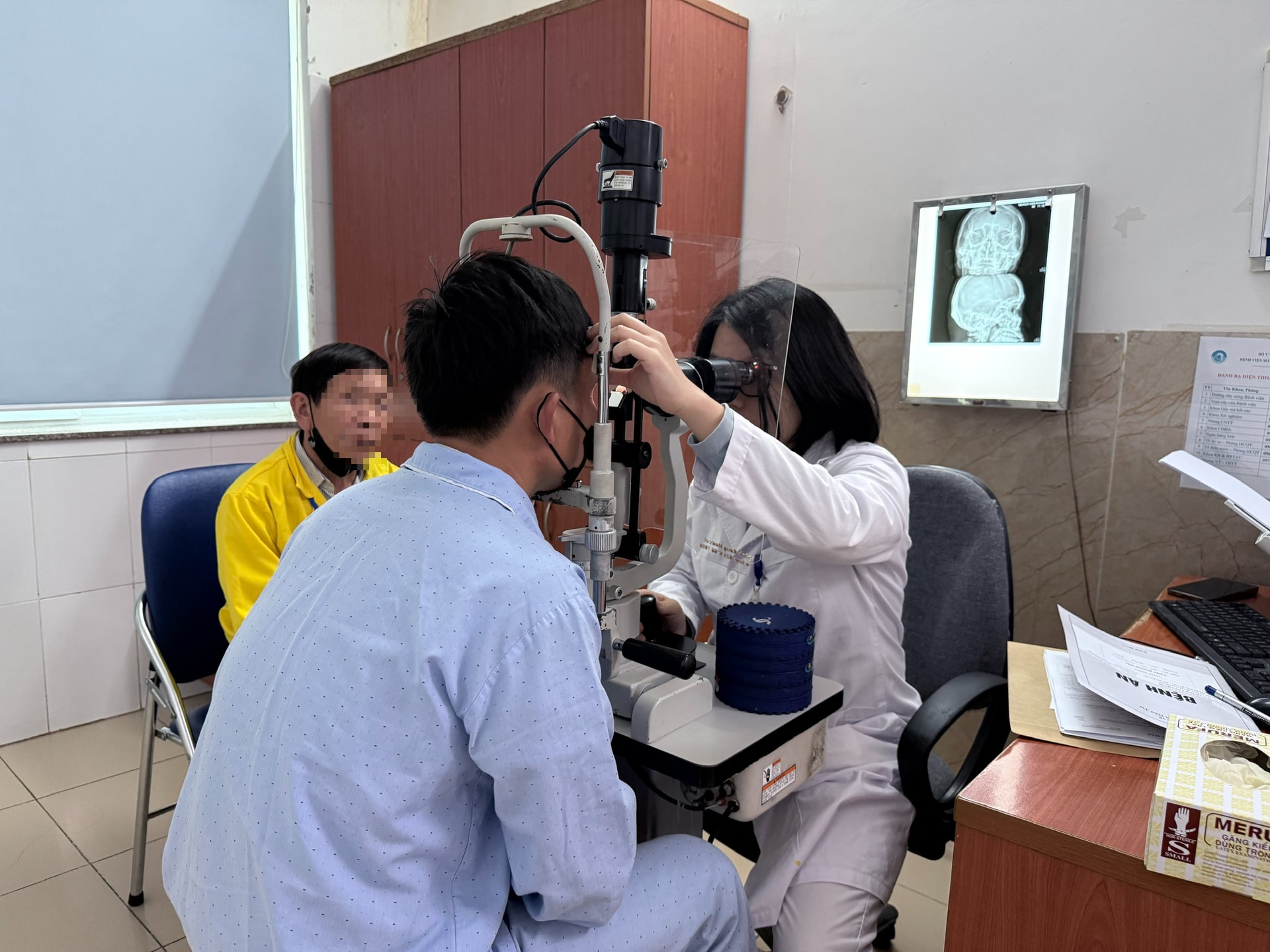 Chuyên gia cảnh báo, nhiều người biến chứng nặng nề do chủ quan sau chấn thương mắt- Ảnh 2.