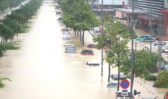 Mưa lớn ở miền Trung vẫn chưa dứt- Ảnh 2. Mưa lớn ở miền Trung vẫn chưa dứt- Ảnh 2.