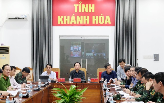 Thủ tướng họp khẩn từ Algeria: Huy động tối đa lực lượng cứu dân vùng lũ miền Trung- Ảnh 3.