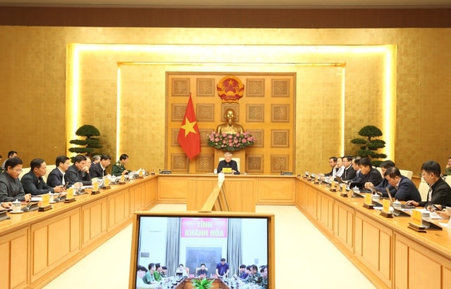 Thủ tướng họp khẩn từ Algeria: Huy động tối đa lực lượng cứu dân vùng lũ miền Trung- Ảnh 2.