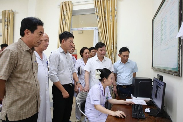 Ngành Y tế Tỉnh Hà Tĩnh đổi mới toàn diện, nâng cao năng lực hệ thống y tế đáp ứng yêu cầu bảo vệ, chăm sóc và nâng cao sức khỏe Nhân dân trong tình hình mới- Ảnh 3. Ngành Y tế Tỉnh Hà Tĩnh đổi mới toàn diện, nâng cao năng lực hệ thống y tế đáp ứng yêu cầu bảo vệ, chăm sóc và nâng cao sức khỏe Nhân dân trong tình hình mới- Ảnh 3.