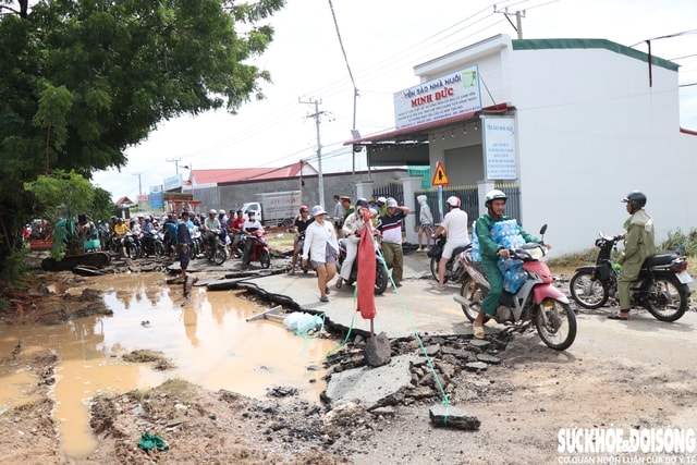 Mưa lũ khiến tuyến đường tỉnh lộ ở Khánh Hòa hư hỏng nặng- Ảnh 5.