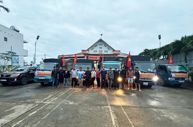 Vừa gượng dậy sau lũ, người dân lại san sẻ nghĩa tình hướng về vùng thiên tai- Ảnh 10.