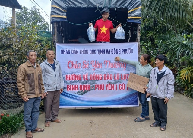 Vừa gượng dậy sau lũ, người dân lại san sẻ nghĩa tình hướng về vùng thiên tai- Ảnh 3.