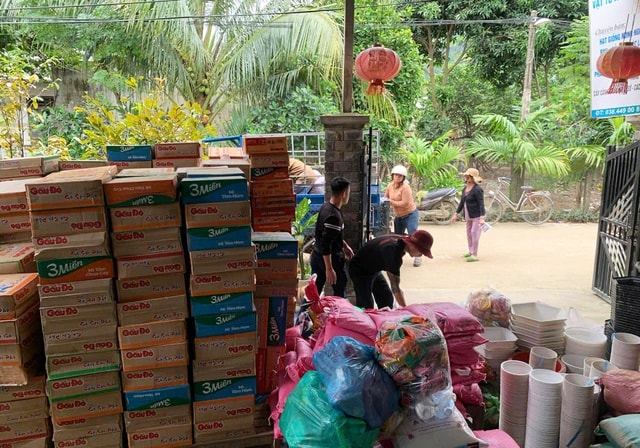 Vừa gượng dậy sau lũ, người dân lại san sẻ nghĩa tình hướng về vùng thiên tai- Ảnh 5.