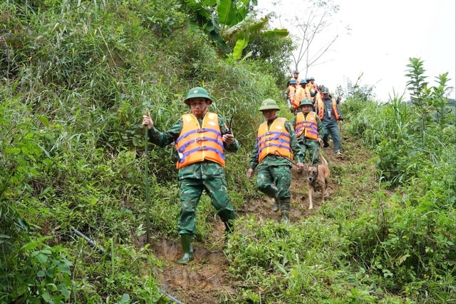 Nỗ lực tìm kiếm 2 nạn nhân còn lại trong vụ sạt lở ở Đà Nẵng- Ảnh 10.