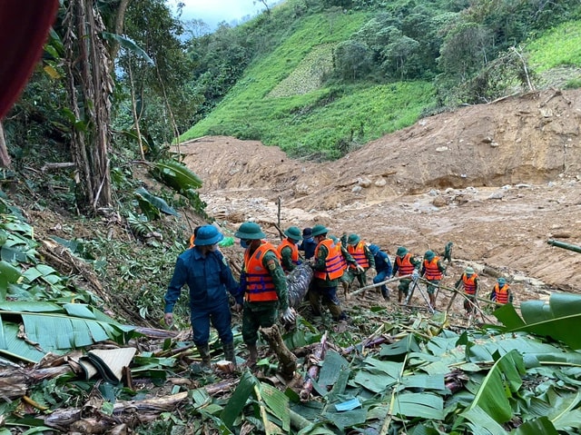 Nỗ lực tìm kiếm 2 nạn nhân còn lại trong vụ sạt lở ở Đà Nẵng- Ảnh 8.