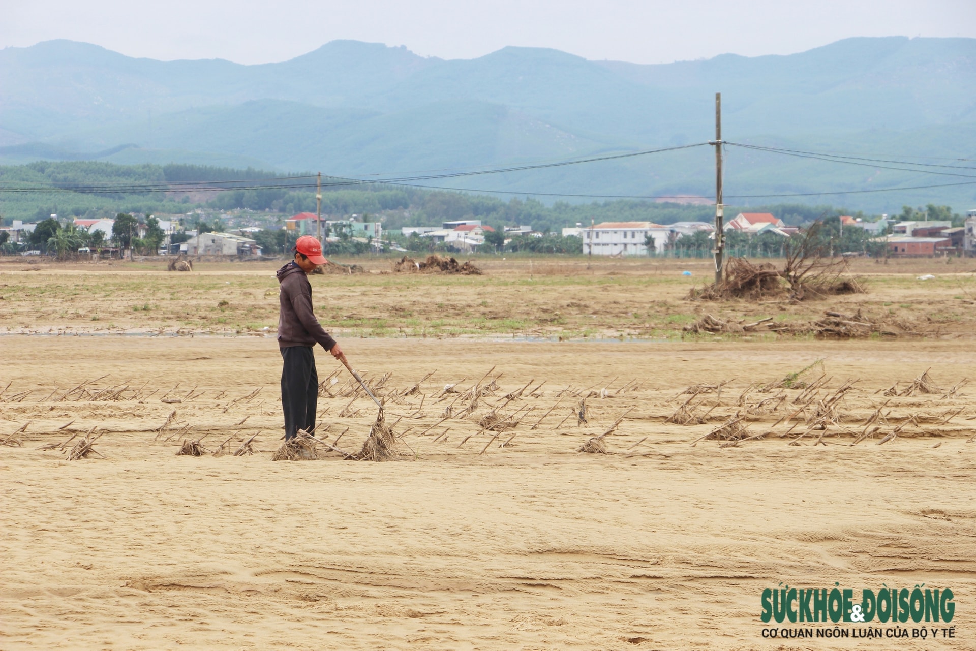Sông Vu Gia tan tác sau lũ, nơi sạt lở nuốt đất, nơi cát bồi kín ruộng- Ảnh 4.