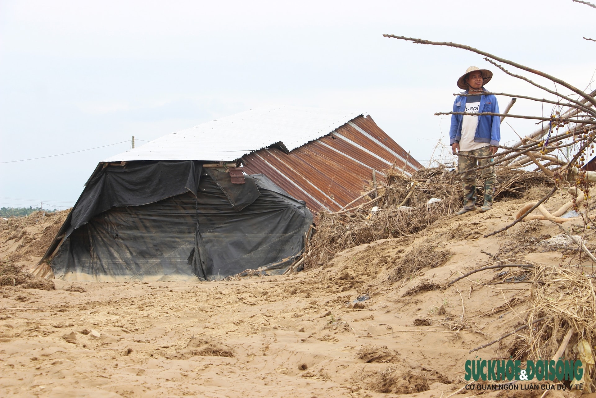 Sông Vu Gia tan tác sau lũ, nơi sạt lở nuốt đất, nơi cát bồi kín ruộng- Ảnh 6.