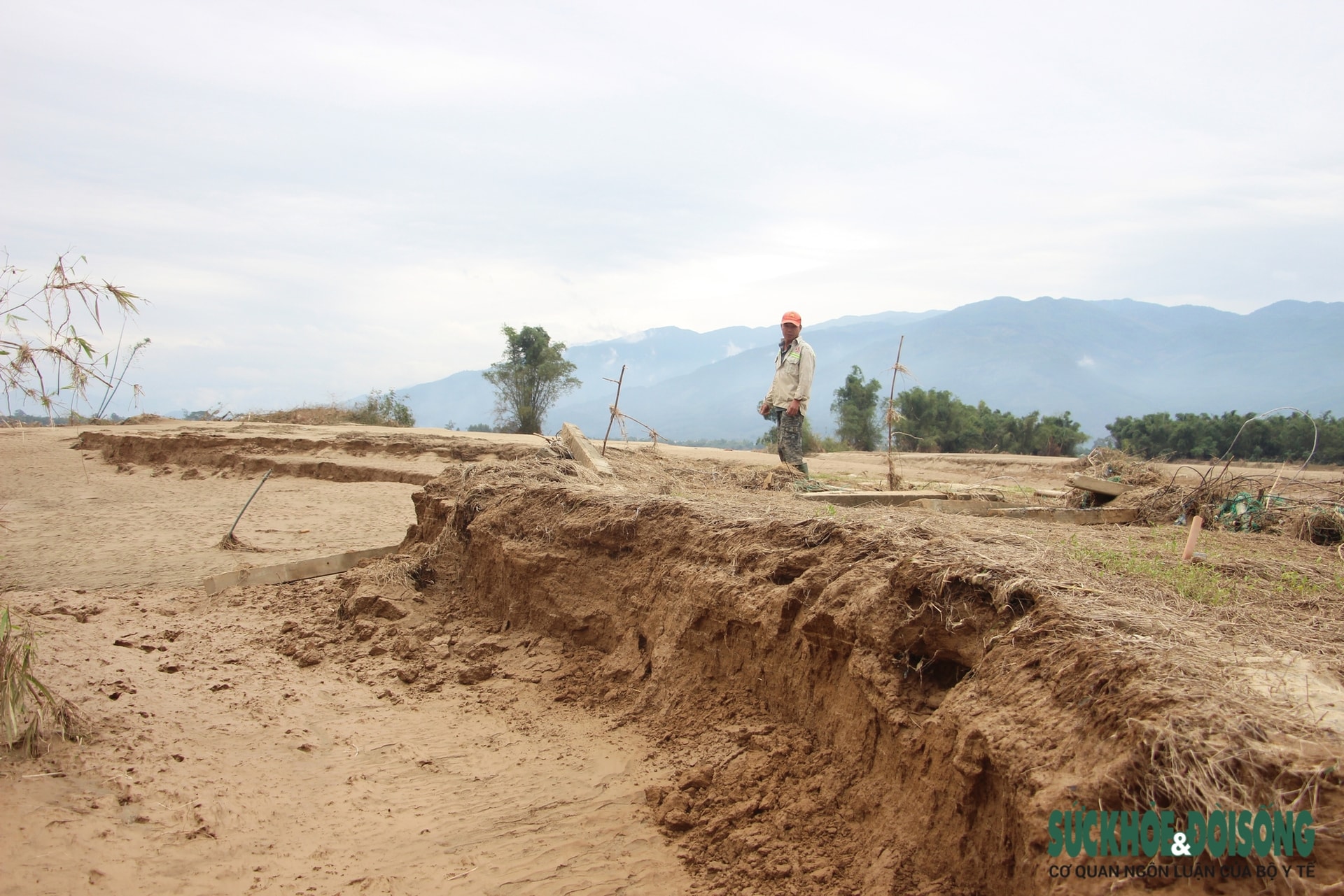 Sông Vu Gia tan tác sau lũ, nơi sạt lở nuốt đất, nơi cát bồi kín ruộng- Ảnh 7.