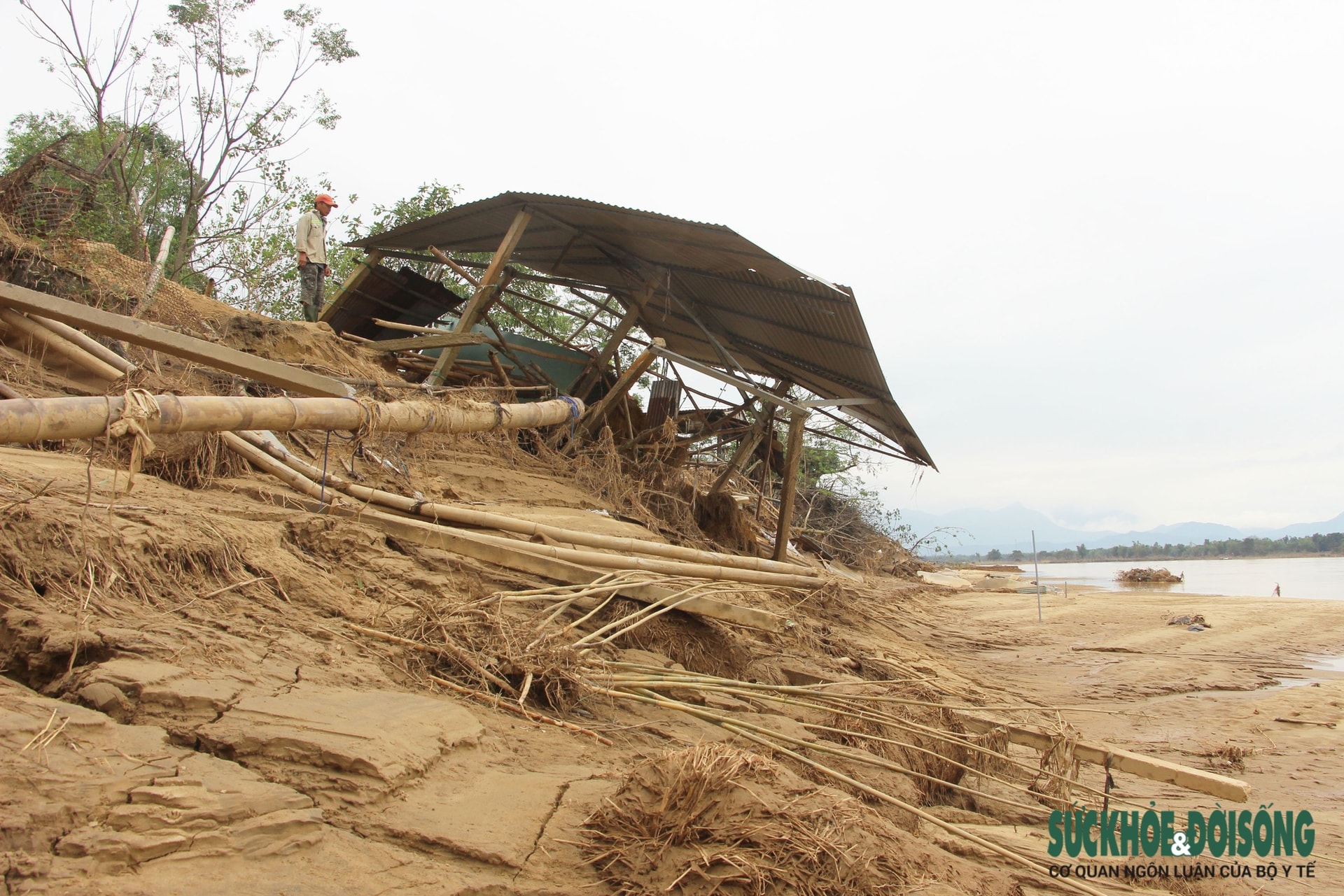 Sông Vu Gia tan tác sau lũ, nơi sạt lở nuốt đất, nơi cát bồi kín ruộng- Ảnh 11.