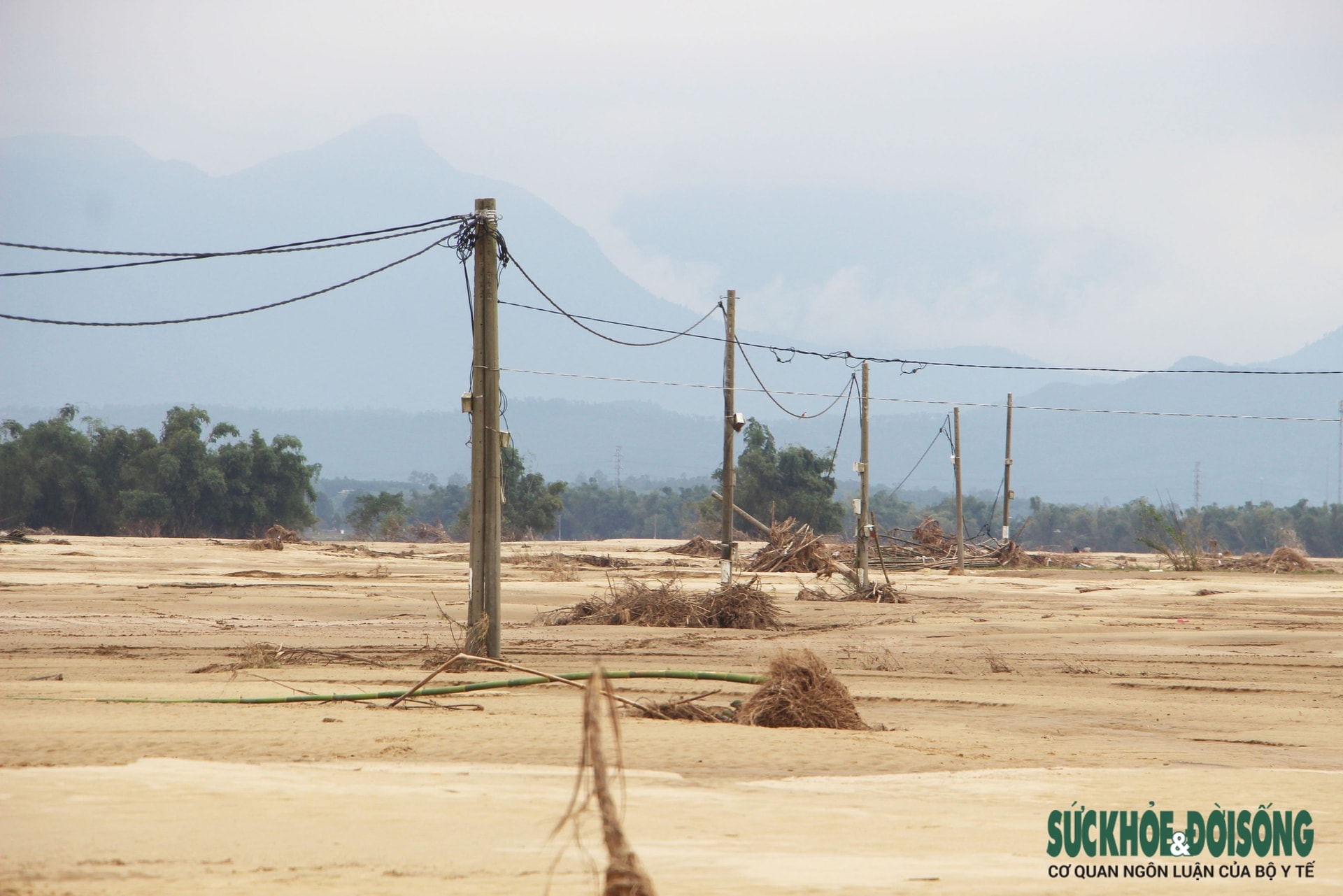 Sông Vu Gia tan tác sau lũ, nơi sạt lở nuốt đất, nơi cát bồi kín ruộng- Ảnh 12.
