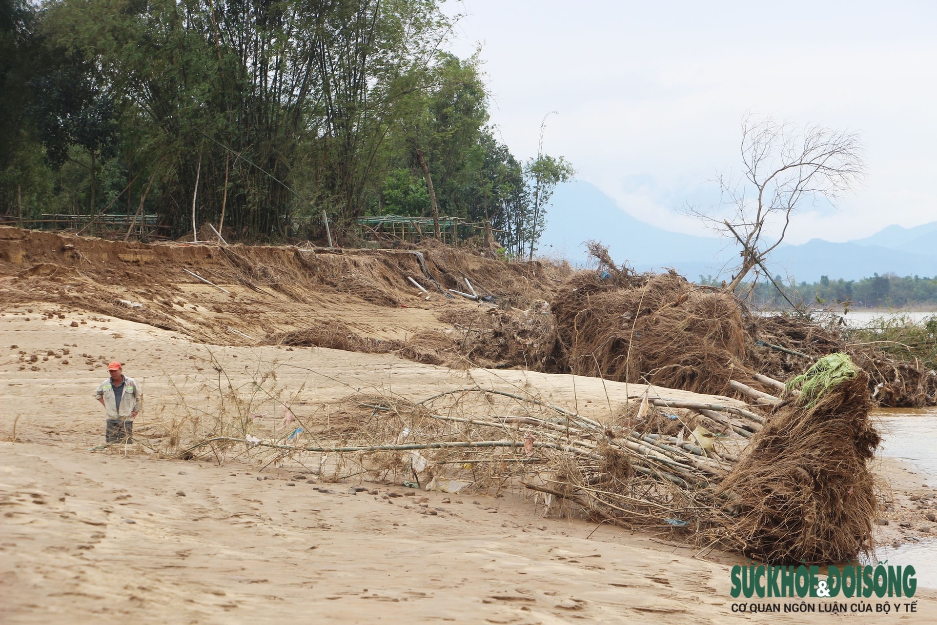 Sông Vu Gia tan tác sau lũ, nơi sạt lở nuốt đất, nơi cát bồi kín ruộng- Ảnh 13.