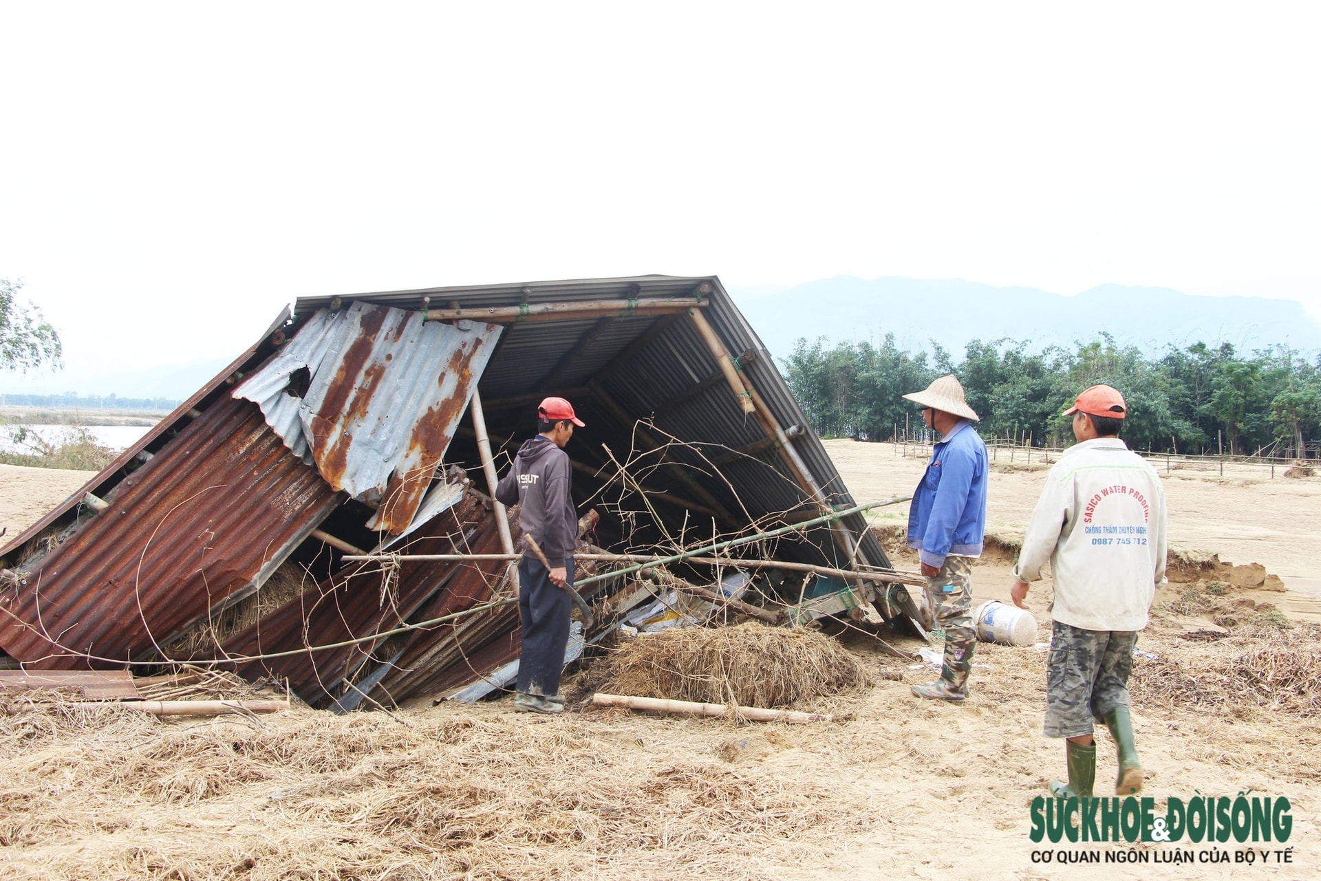 Sông Vu Gia tan tác sau lũ, nơi sạt lở nuốt đất, nơi cát bồi kín ruộng- Ảnh 14.