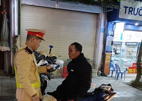 Tối 21/11, cả nước phát hiện hơn 1.500 trường hợp vi phạm nồng độ cồn- Ảnh 3. Tối 21/11, cả nước phát hiện hơn 1.500 trường hợp vi phạm nồng độ cồn- Ảnh 3.