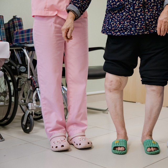 Khó khăn và thách thức trong phẫu thuật thay lại khớp gối- Ảnh 2.