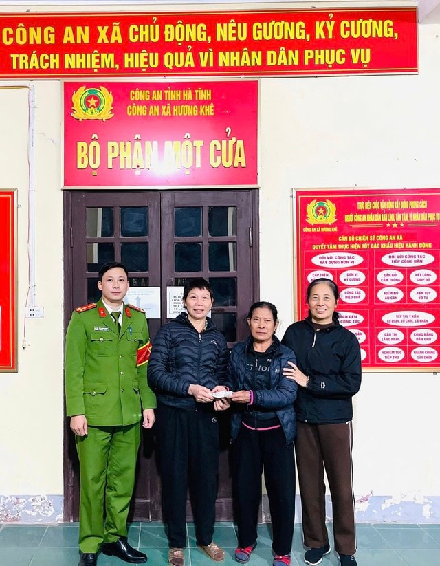 Nhặt được số tiền lớn, người phụ nữ tìm người trả lại- Ảnh 1.