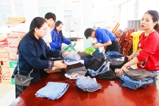 Buôn Ma Thuột chạy đua ‘tiếp sức’ cho người dân vùng lũ- Ảnh 4.