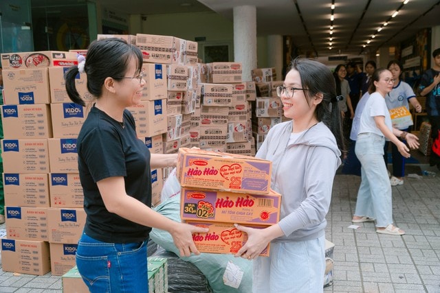 TPHCM chung sức, đồng lòng hỗ trợ Khánh Hòa khắc phục thiệt hại do mưa lũ- Ảnh 3.