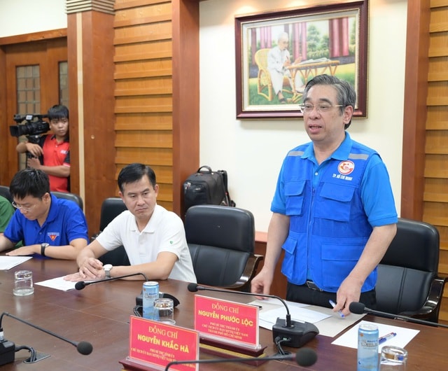 TPHCM chung sức, đồng lòng hỗ trợ Khánh Hòa khắc phục thiệt hại do mưa lũ- Ảnh 2.