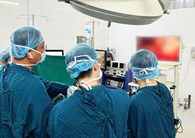 Sau tai nạn giao thông, người đàn ông được phát hiện dạ dày, đại tràng…lộn lên lồng ngực- Ảnh 1.