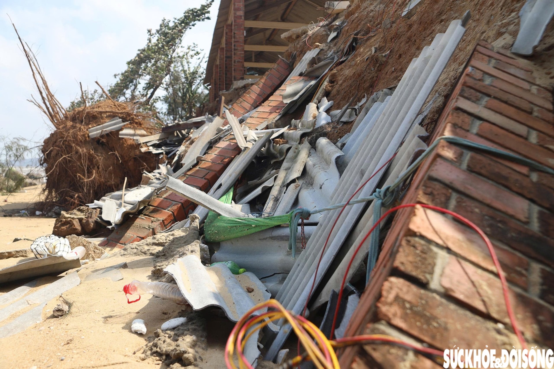 Bãi biển Hàm Rồng tan hoang sau các đợt mưa bão- Ảnh 4. Bãi biển Hàm Rồng tan hoang sau các đợt mưa bão- Ảnh 4.