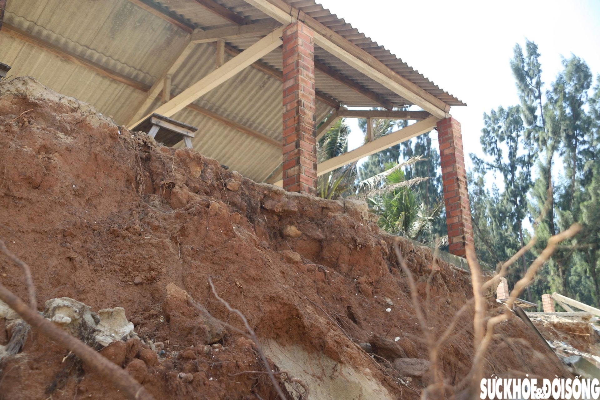 Bãi biển Hàm Rồng tan hoang sau các đợt mưa bão- Ảnh 7. Bãi biển Hàm Rồng tan hoang sau các đợt mưa bão- Ảnh 7.