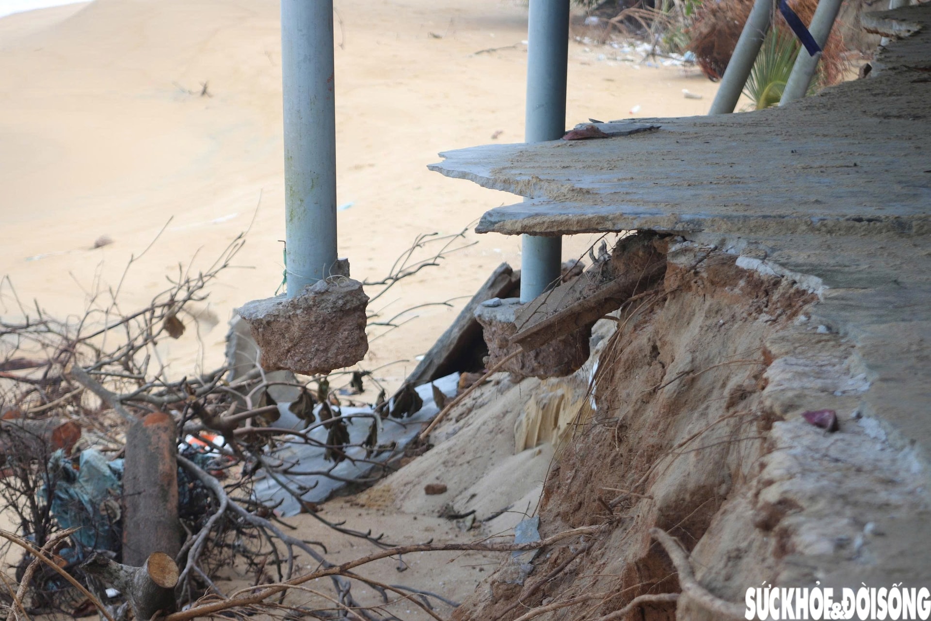 Bãi biển Hàm Rồng tan hoang sau các đợt mưa bão- Ảnh 8. Bãi biển Hàm Rồng tan hoang sau các đợt mưa bão- Ảnh 8.