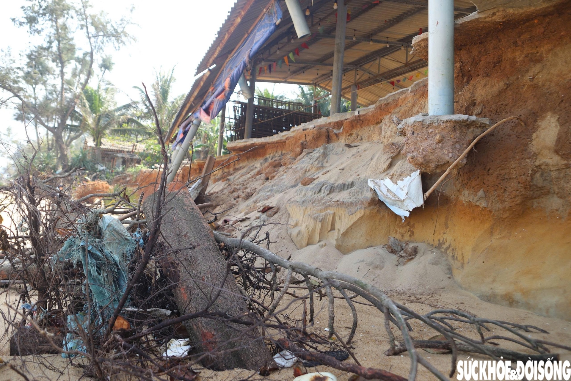 Bãi biển Hàm Rồng tan hoang sau các đợt mưa bão- Ảnh 9. Bãi biển Hàm Rồng tan hoang sau các đợt mưa bão- Ảnh 9.