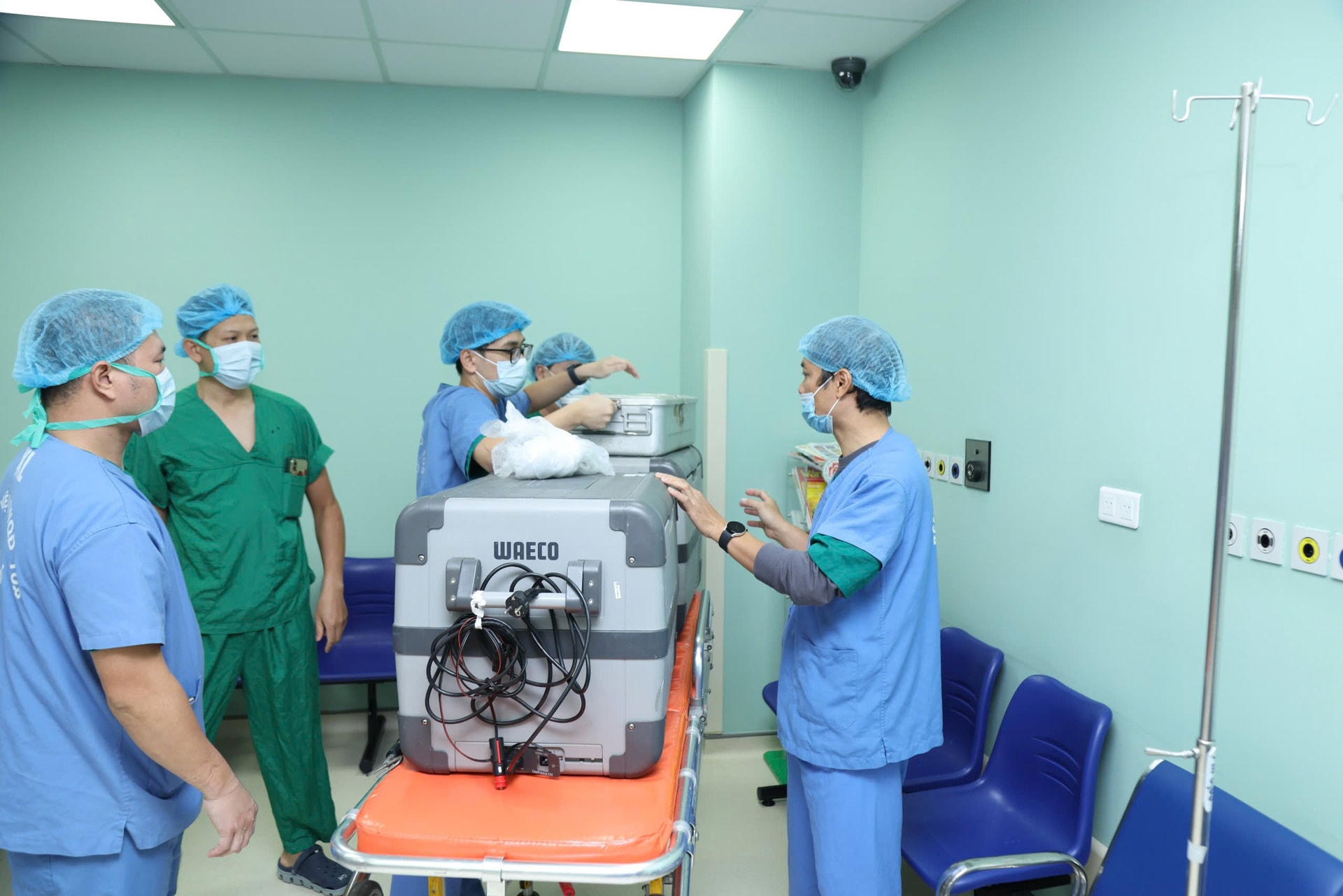 Trong 2 tuần, nhiều người được hồi sinh từ 2 ca lấy ghép đa tạng từ người cho chết não- Ảnh 2.