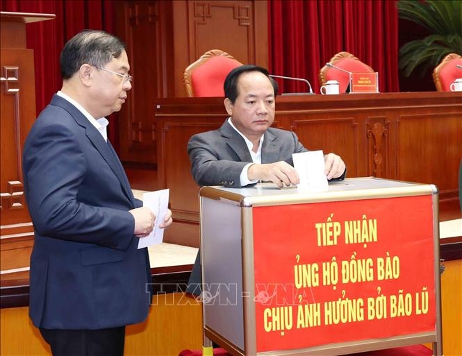 Tổng Bí thư Tô Lâm và các đại biểu ủng hộ đồng bào bão lũ- Ảnh 7.