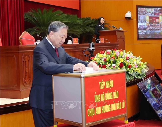 Tổng Bí thư Tô Lâm và các đại biểu ủng hộ đồng bào bão lũ- Ảnh 3.