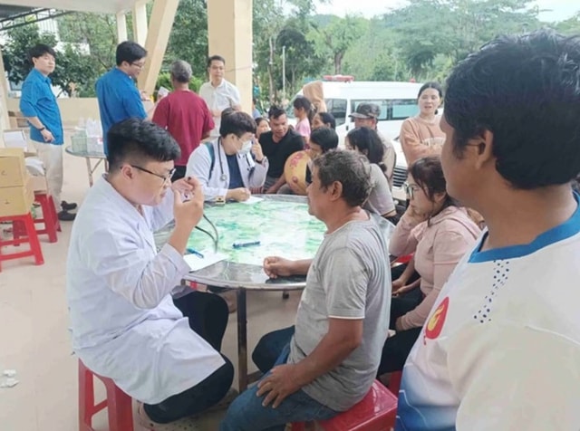 Gần 100 y bác sĩ TPHCM chi viện y tế tỉnh Đắk Lắk- Ảnh 1.