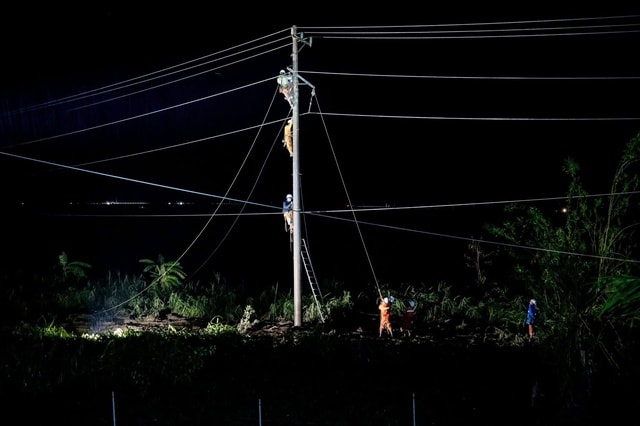 Sau ngập lụt, hơn 1,1 triệu khách hàng miền Trung - Tây Nguyên được cấp điện trở lại- Ảnh 1.