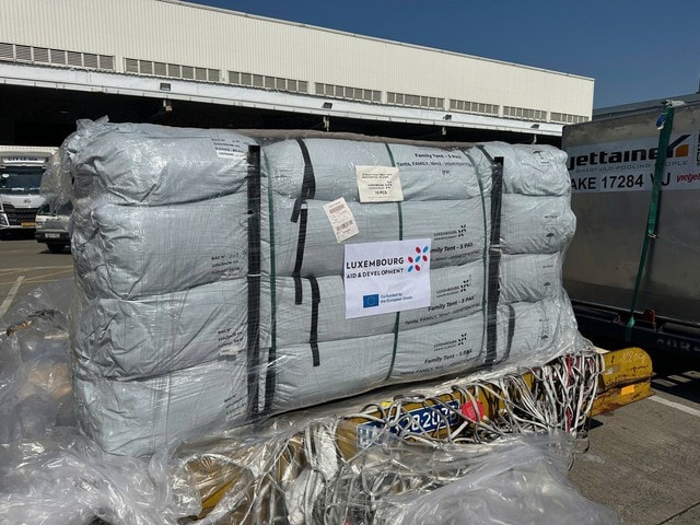 Liên minh Châu Âu viện trợ người dân vùng lũ Đắk Lắk đồ gia dụng thiết yếu và lều bạt- Ảnh 2.