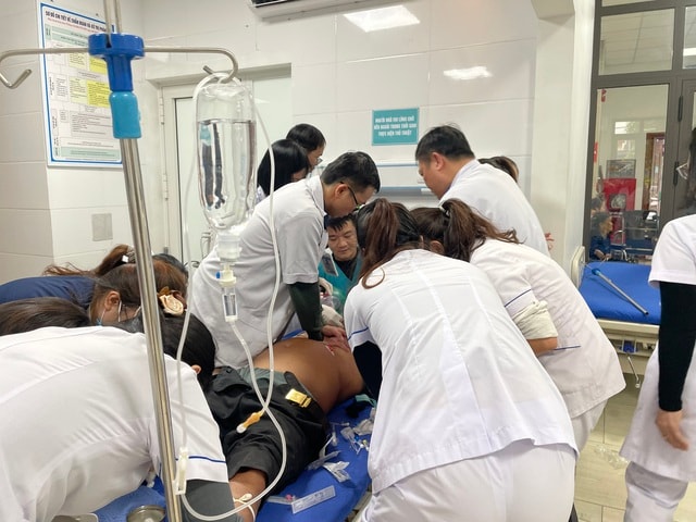 Video: Cứu sống người đàn ông ngừng hô hấp – tuần hoàn khi đi khám bệnh- Ảnh 1.